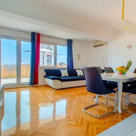 Penthouse Zia Apartment